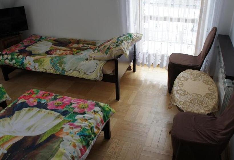 Family Suite, Gronik
