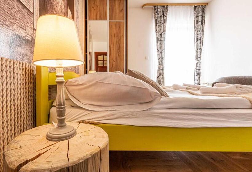 اتاق استاندارد با تراس, Gronik