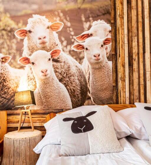 اتاق استاندارد سه تخته با بالکن, Gronik