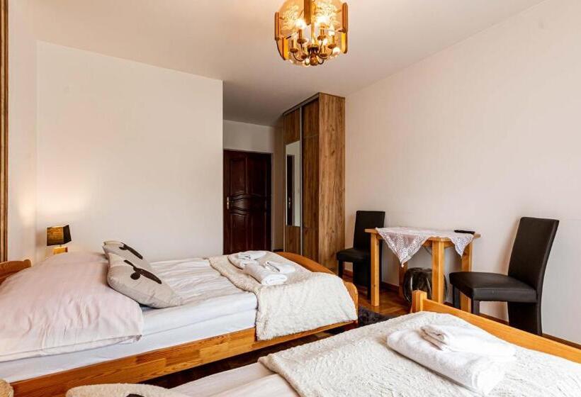 اتاق استاندارد سه تخته با بالکن, Gronik