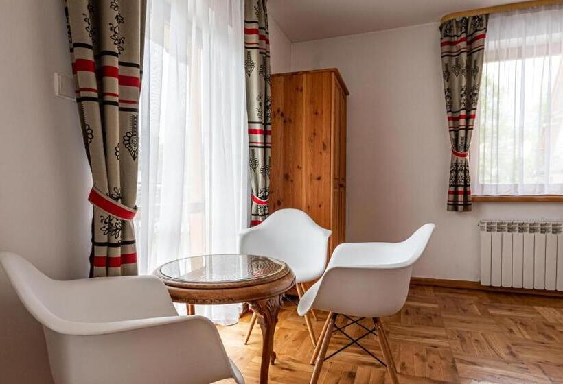 اتاق استاندارد سه تخته با بالکن, Gronik