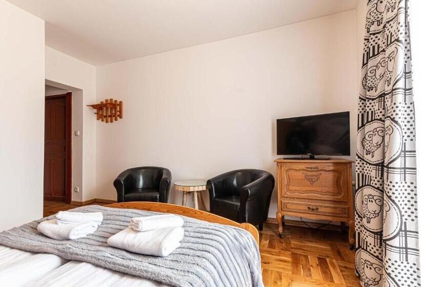 اتاق استاندارد با بالکن, Gronik