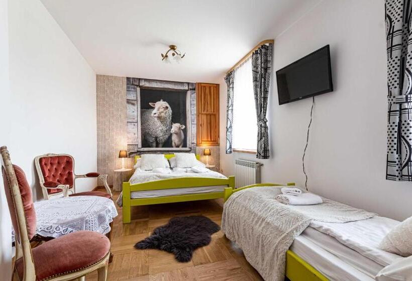 اتاق استاندارد سه نفره, Gronik