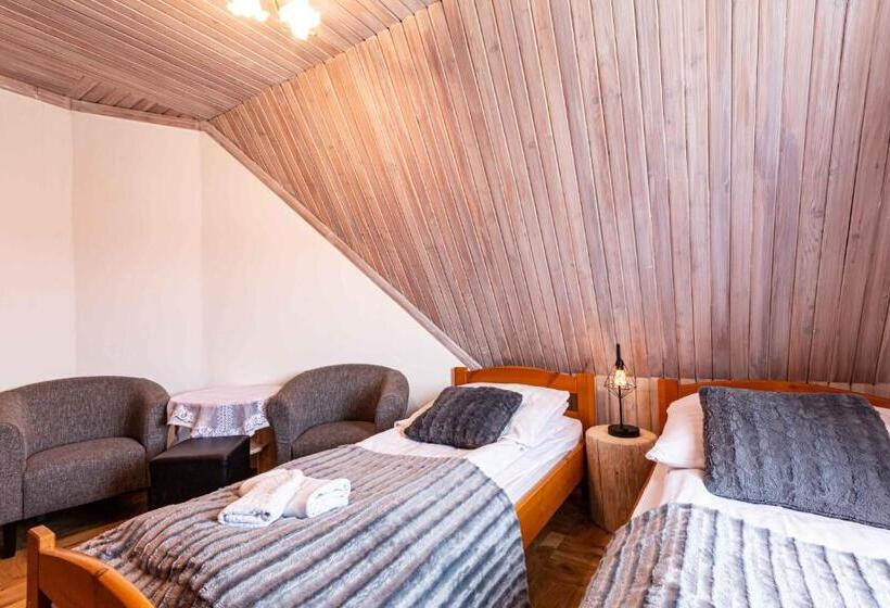 اتاق استاندارد سه نفره, Gronik