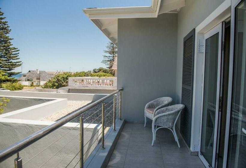 带大床的豪华间, The Whale On Main B&b