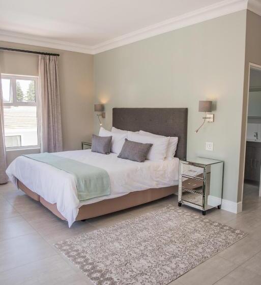 带大床的豪华间, The Whale On Main B&b