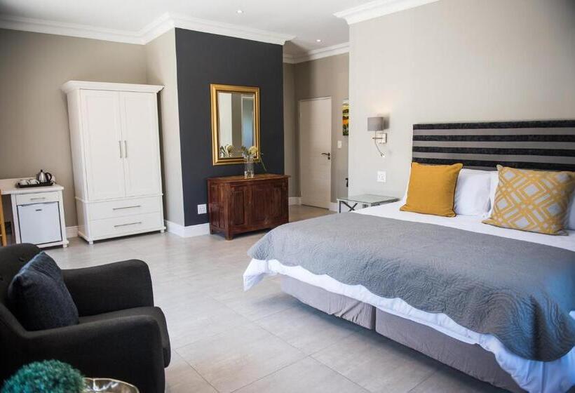 带大床的豪华间, The Whale On Main B&b