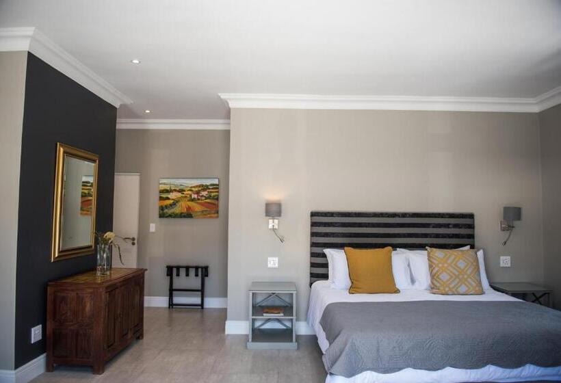 带大床的豪华间, The Whale On Main B&b