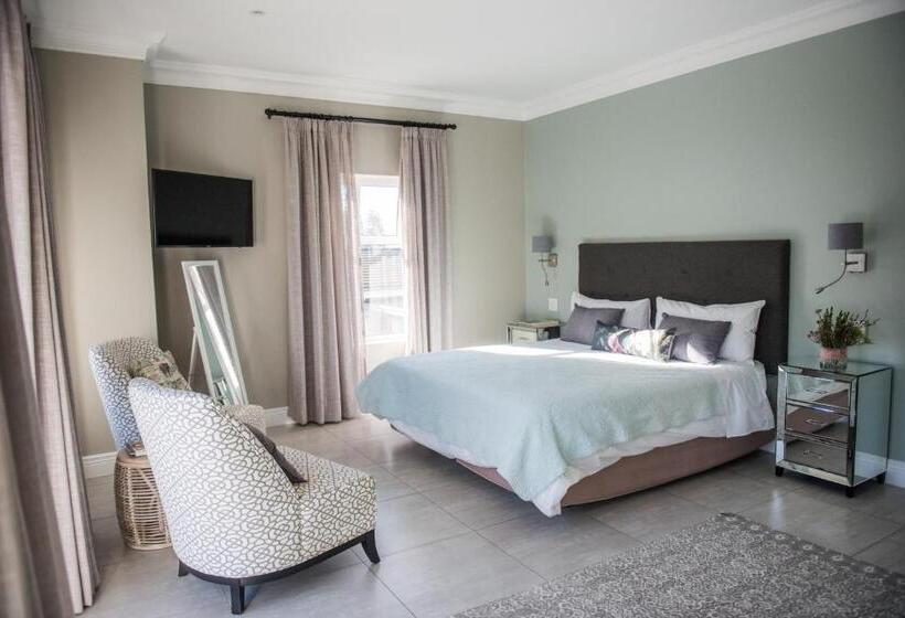 带大床的豪华间, The Whale On Main B&b