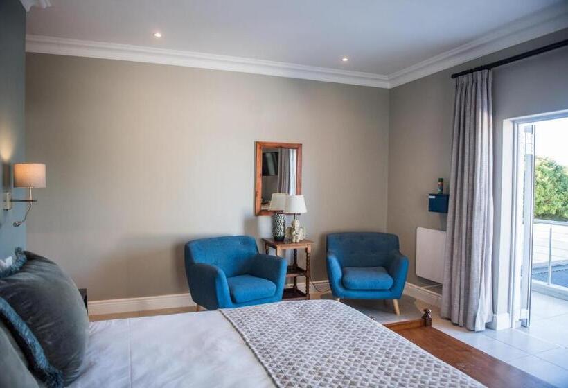 带大床的豪华间, The Whale On Main B&b