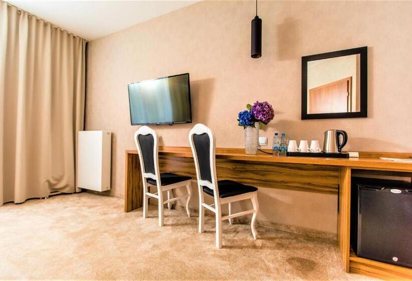 Трехместный Номер Стандарт с Балконом, Amber Park Spa