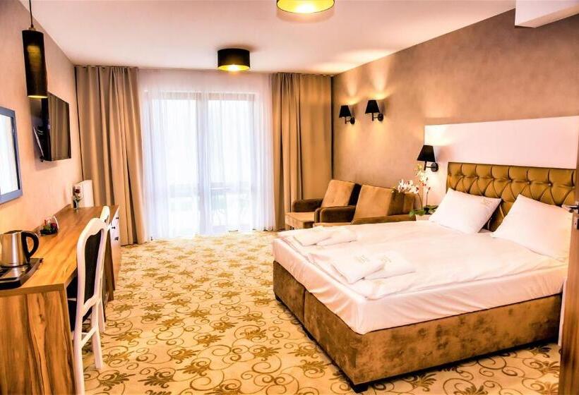 Четырехместный Номер Стандарт с Балконом, Amber Park Spa