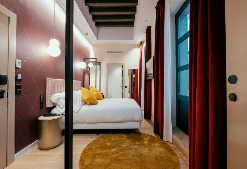 Superior-huone, Cetina Sevilla