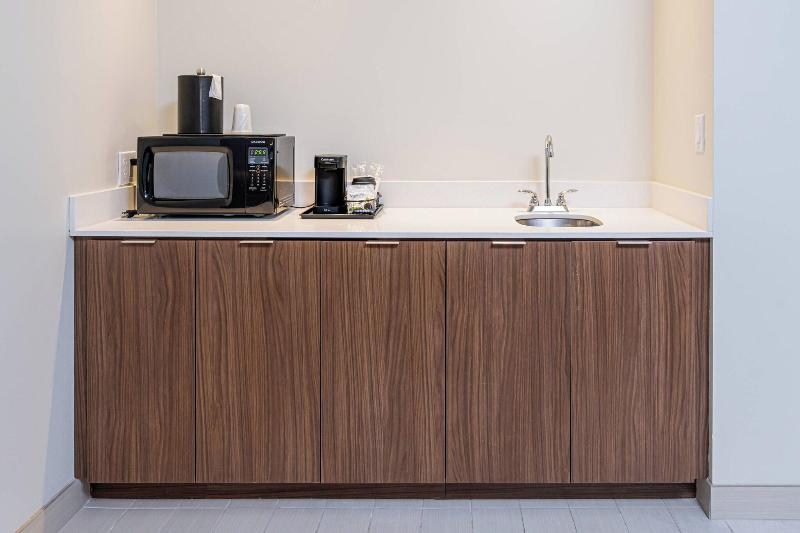 سوئیت با تخت بزرگ, Courtyard Asheville Biltmore Village