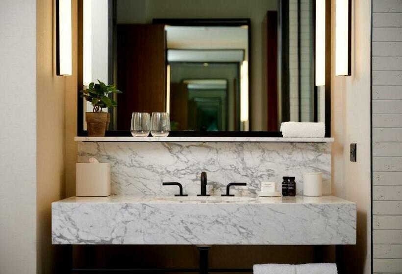 غرفة قياسية سرير كينج, Haya