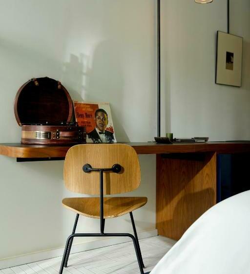 غرفة قياسية سرير كينج, Haya