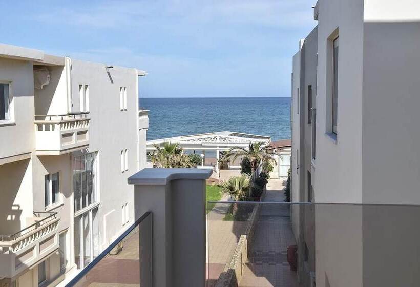 شقة غرفة واحدة, Nektar Beach