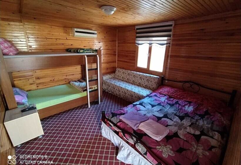 家庭间, Rengarenk Otel & Restorant