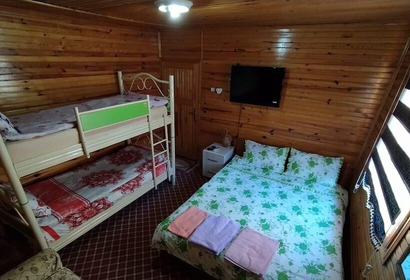 家庭间, Rengarenk Otel & Restorant