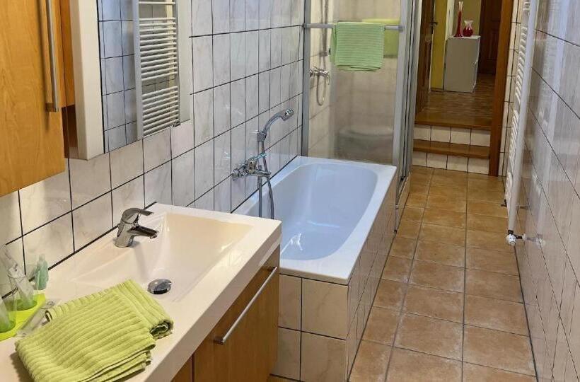 Номер Deluxe, Zum Zacherwirt