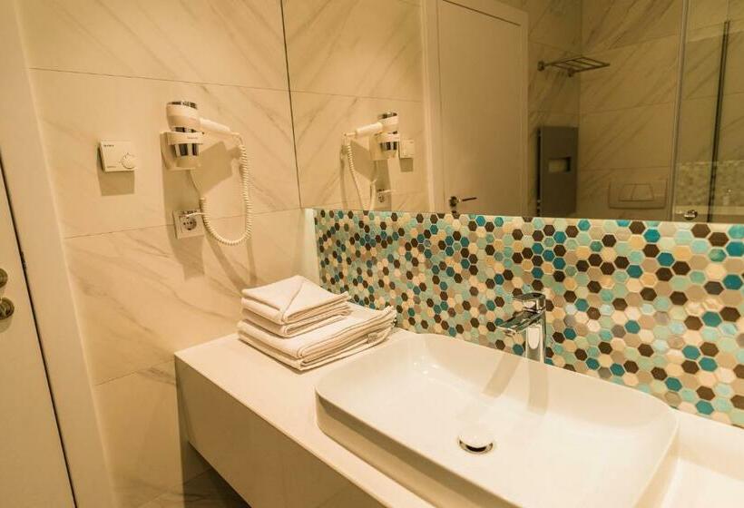 バルコニー付きスタンダードルーム, Aventus