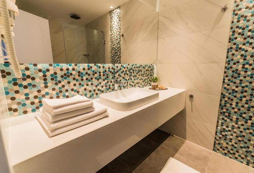 デラックスルーム, Aventus