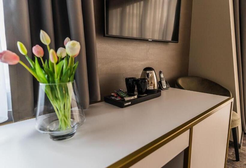 デラックスルーム, Aventus