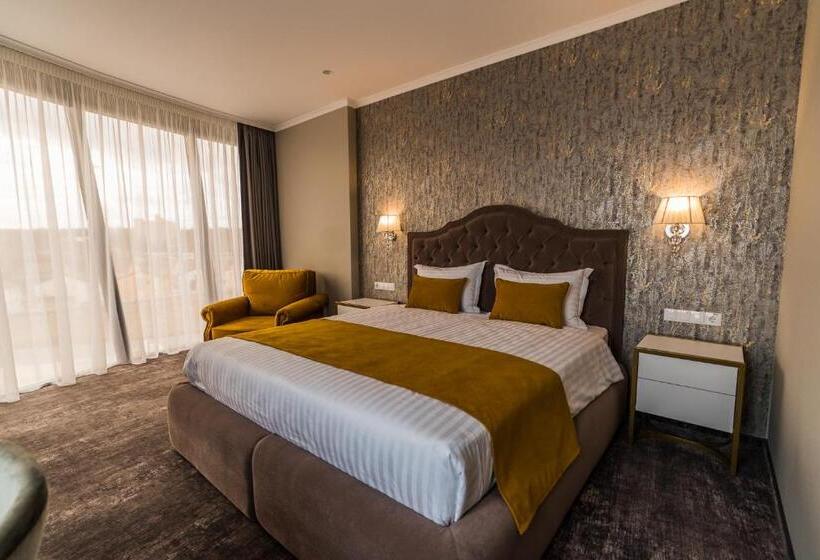 デラックスルーム, Aventus