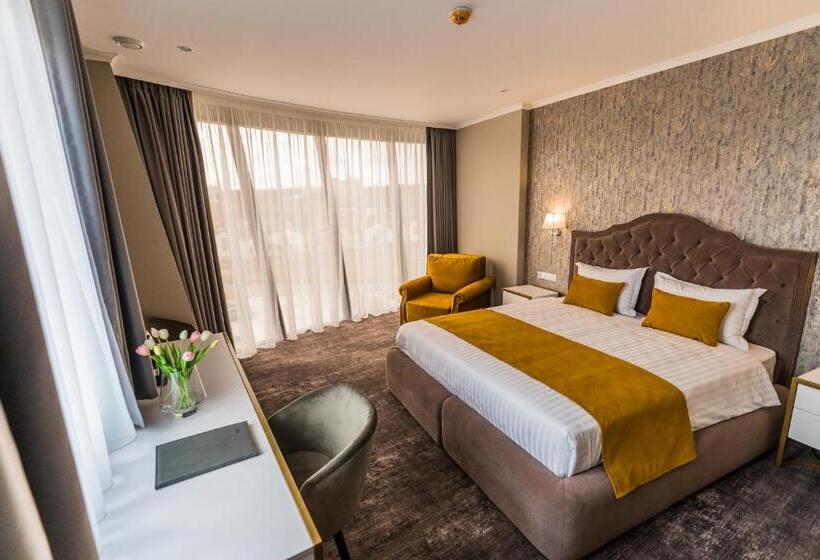 デラックスルーム, Aventus