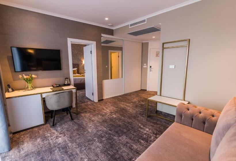 バルコニー付き１ベッドルームアパートメント, Aventus