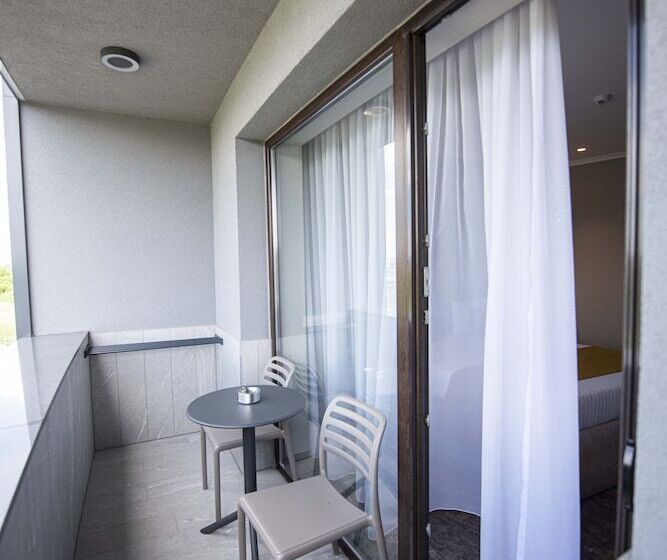 バルコニー付き１ベッドルームアパートメント, Aventus