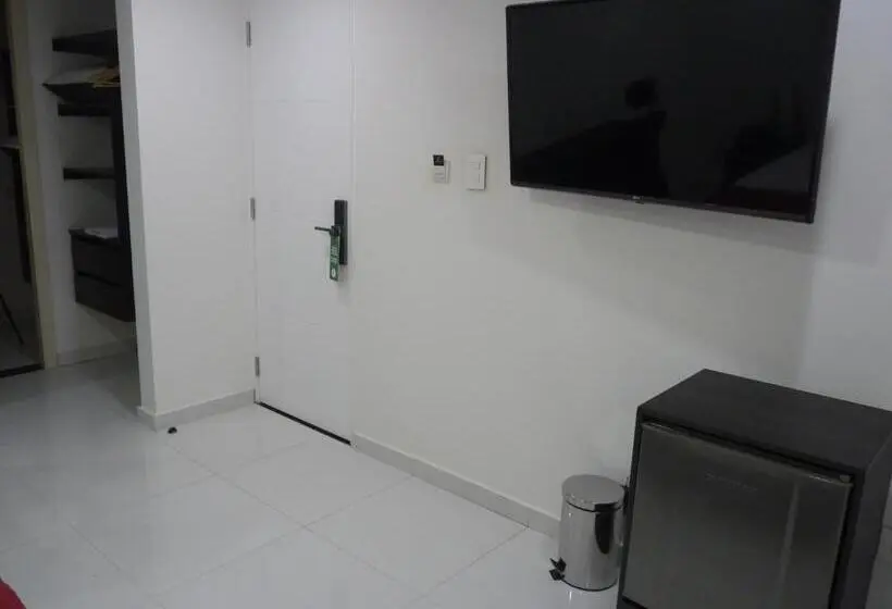 اتاق استاندارد سه تخته با بالکن, Business Center