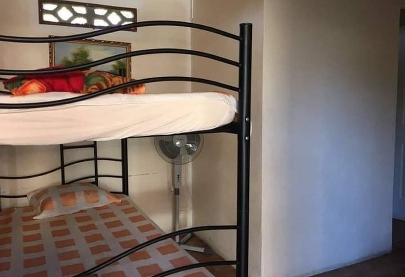 غرفة عائلية, Cabinas Bachelor