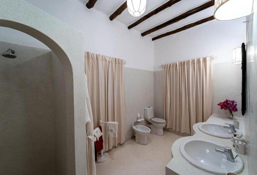 اتاق استاندارد با تخت بزرگ, Nyumba Ya Mbuyu