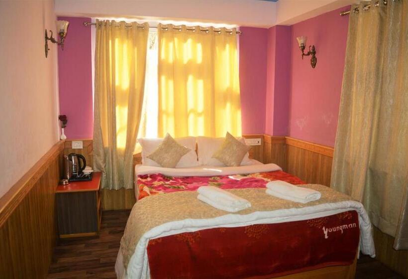 디럭스 룸, Rufina Lachung De Crown