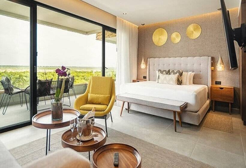 Полулюкс, The Fives Oceanfront