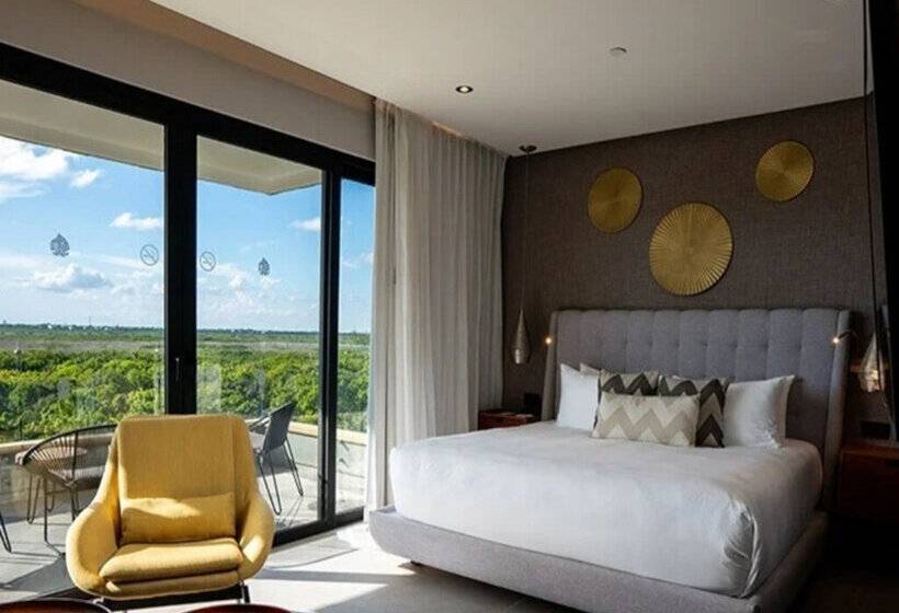 Полулюкс, The Fives Oceanfront