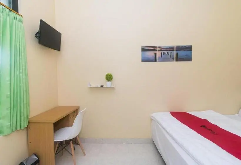 エコノミールーム, Reddoorz Syariah Near Stasiun Madiun