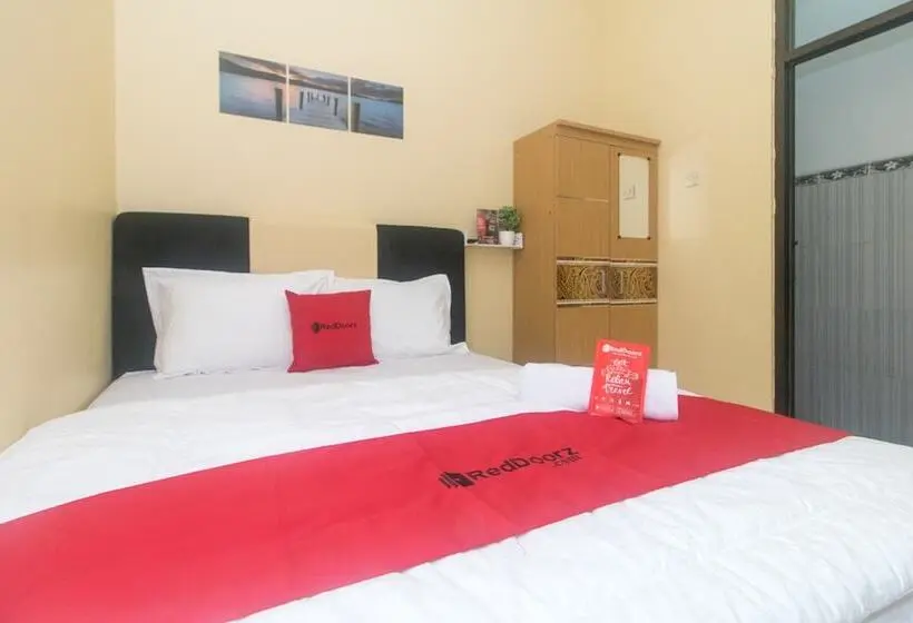 スタンダードルーム, Reddoorz Syariah Near Stasiun Madiun