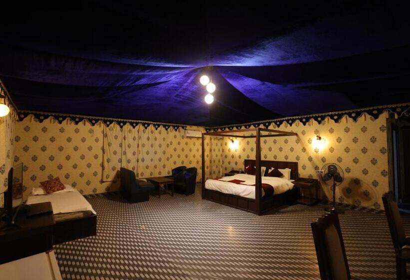 套房带泳池景, Serene Aravali Resort, Pushkar