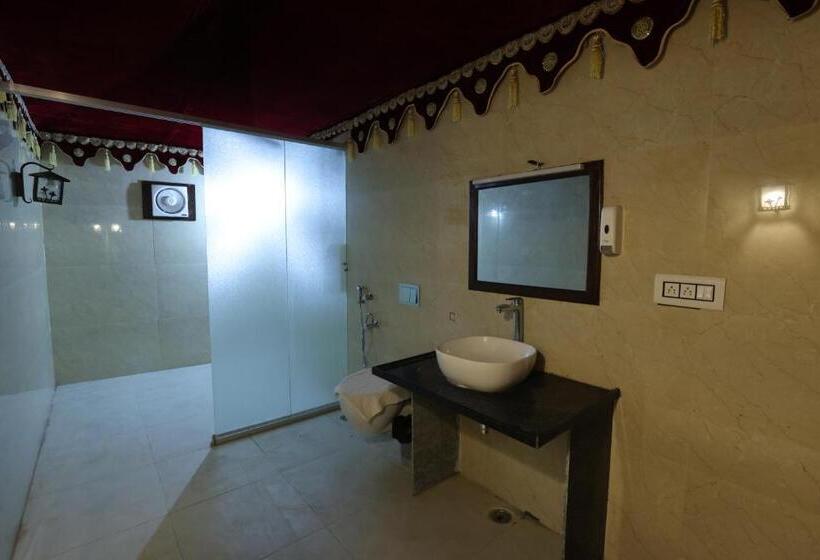 套房带泳池景, Serene Aravali Resort, Pushkar
