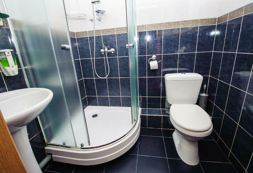 اتاق اکونومی, Alice Place