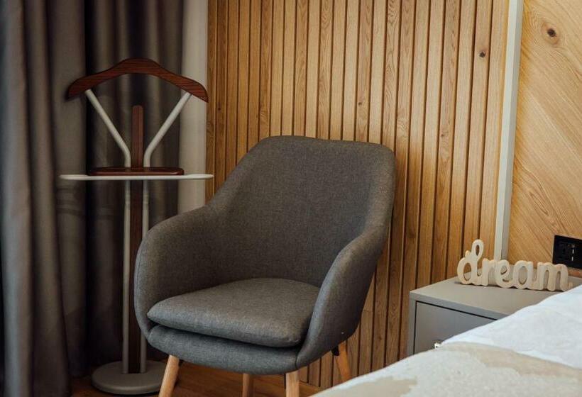 سوییت, Alice Place