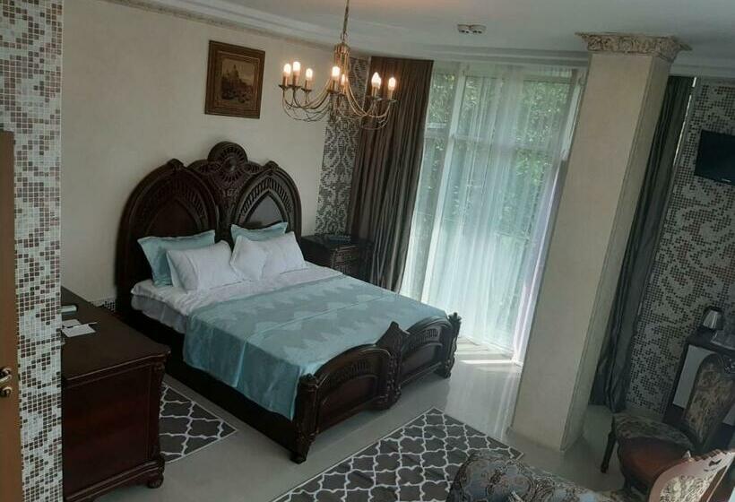 اتاق استاندارد, Alice Place