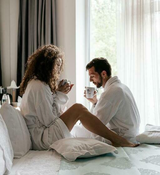 سوییت جونیور, Alice Place