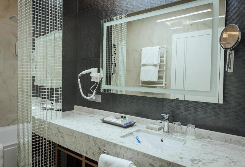 اتاق لوکس, Alice Place