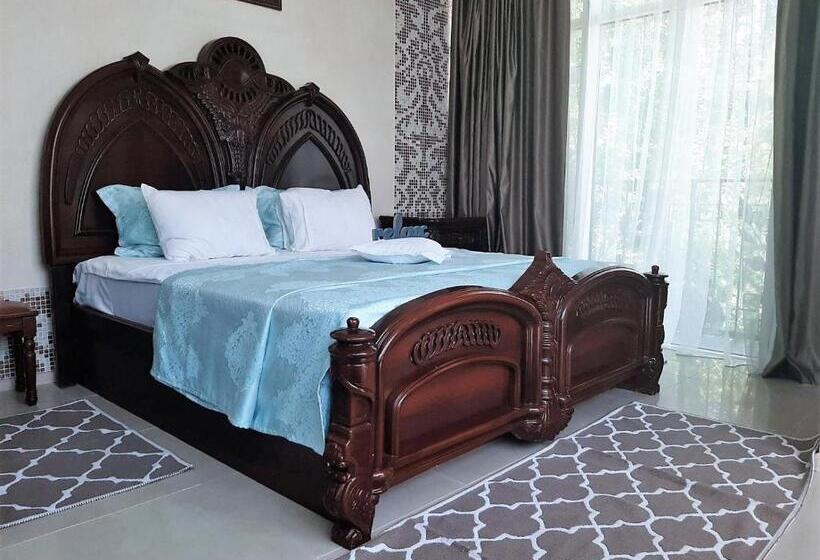 اتاق استاندارد, Alice Place