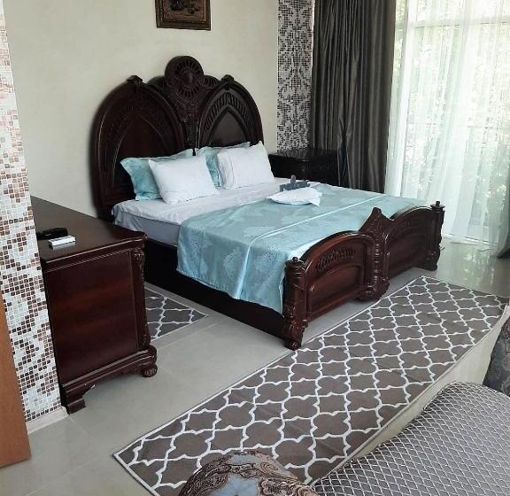 اتاق استاندارد, Alice Place