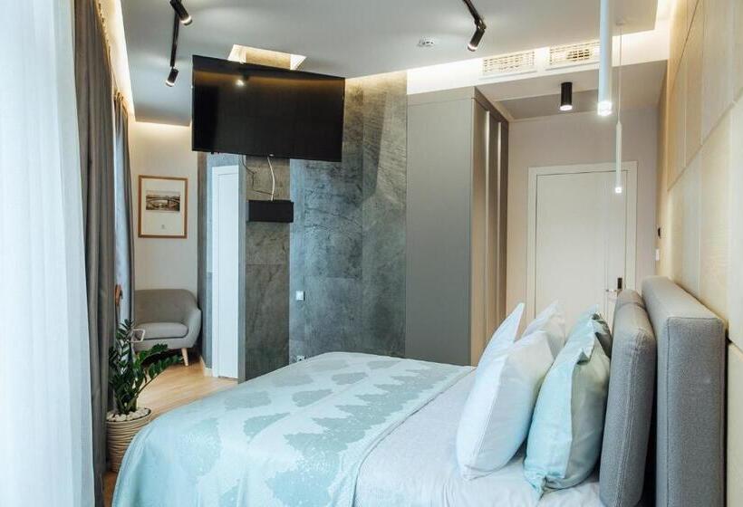 سوییت جونیور, Alice Place