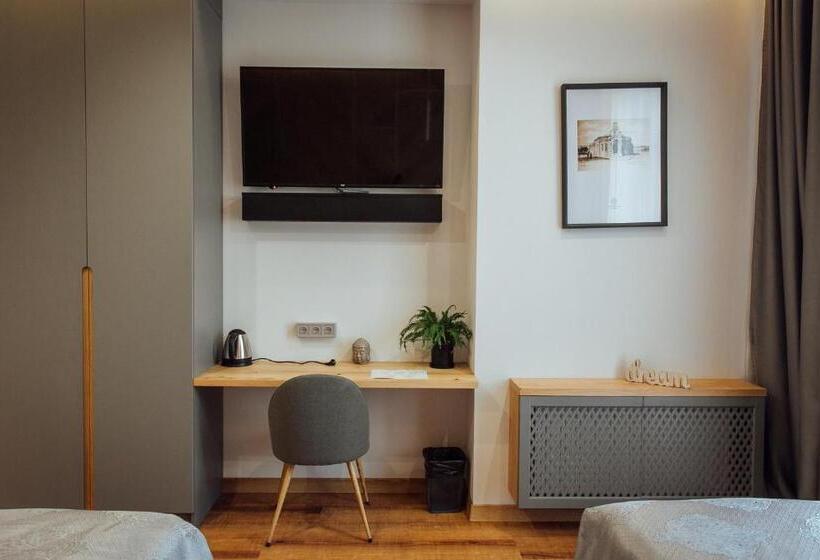 اتاق استاندارد با سرویس بهداشتی مشترک, Alice Place